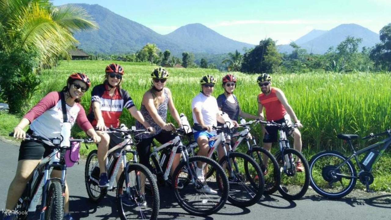 VB041: HANOI – NINH BINH – HA LONG – CAT BA (8 Days/ 7 Nights)