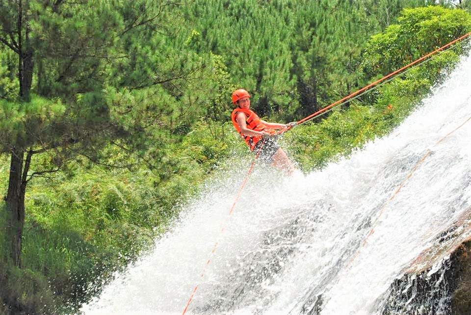 Cliff climbs add adventure to Dalat tour