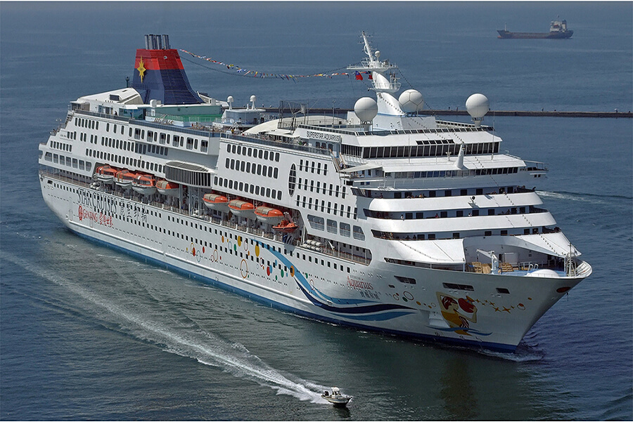 Super Star Aquarius docks at Chan May port