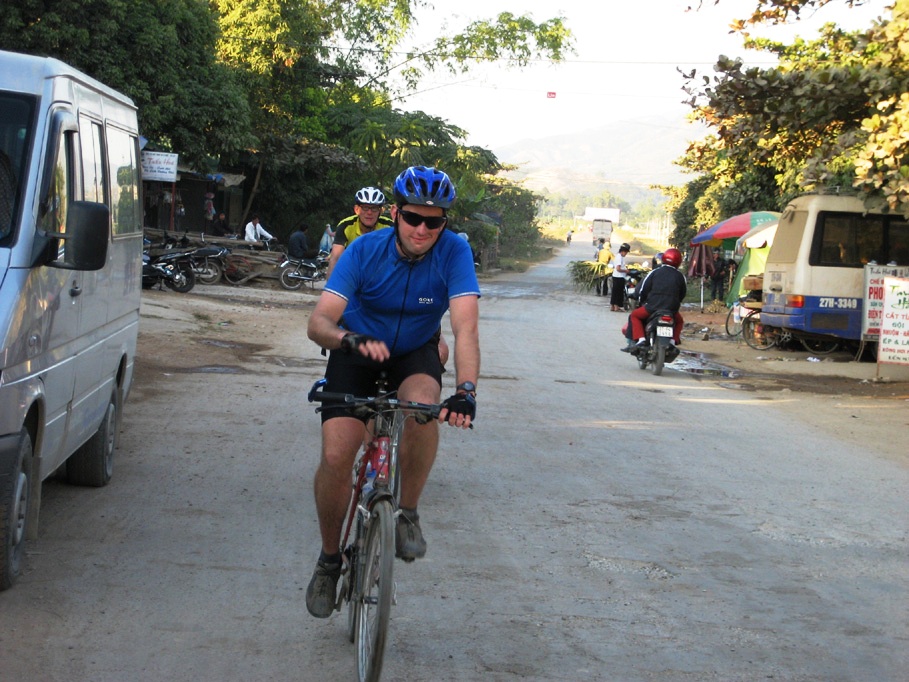 VB010: HA NOI – MAU SON – CAO BANG – BA BE LAKE – HA NOI (9 Days/ 8 Nights)
